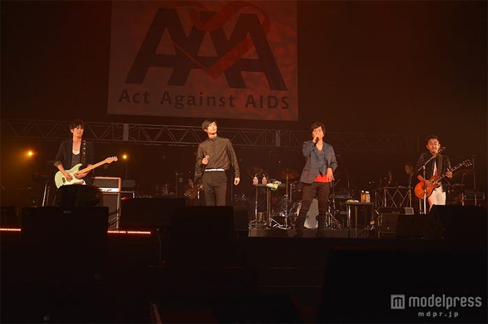 (左より)平岡祐太、三浦春馬、新藤晴一、岡野昭仁