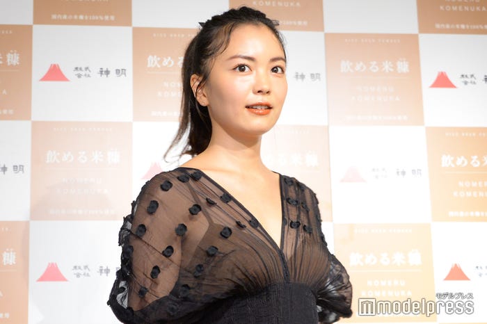 ロングヘアの矢野未希子(C)モデルプレス