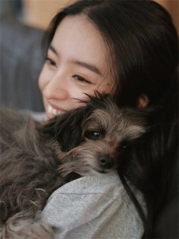 Koki,、愛犬を抱きしめる癒やしの2ショット公開「にっこりおびび」