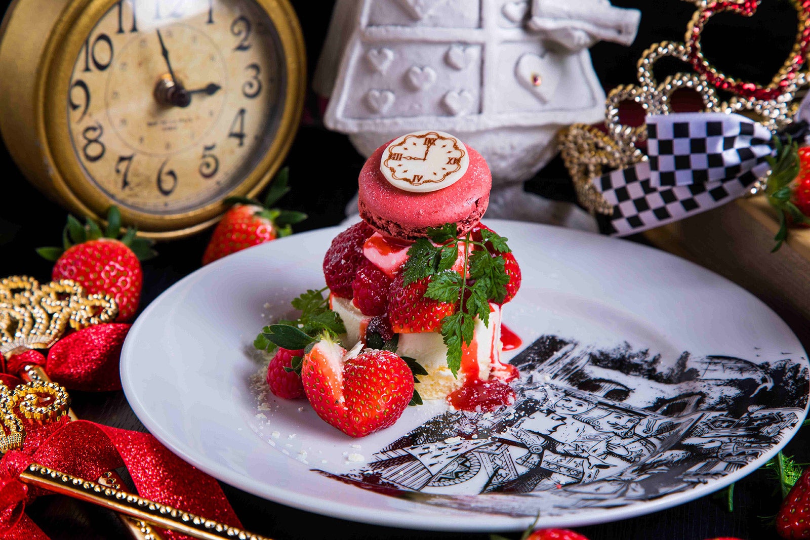 鏡時計のレアチーズケーキ／画像提供：DDホールディングス