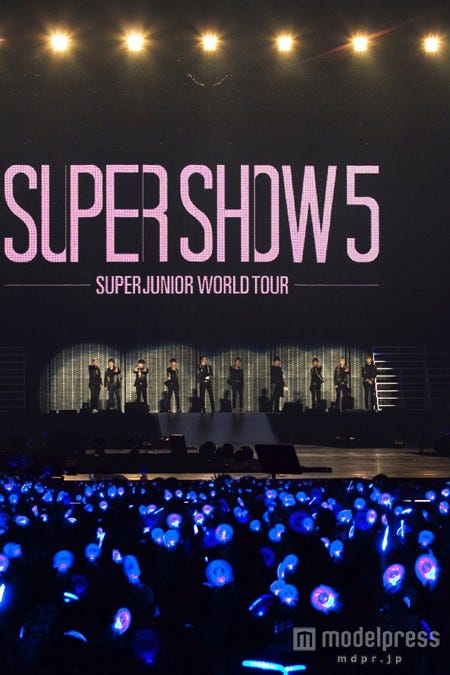 ドームを超満員にする人気ぶりだ