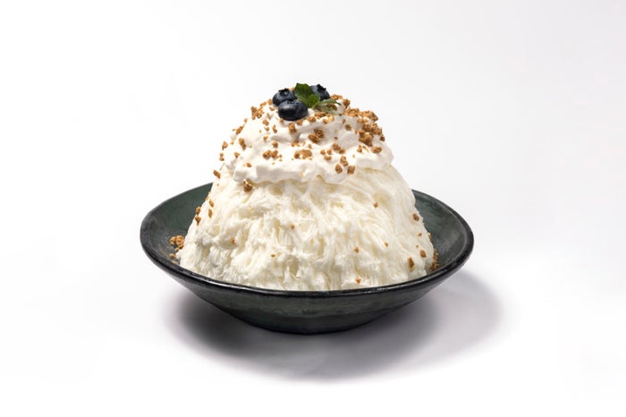 クリームチーズケーキかき氷1,220円(税込)/画像提供:TRANSIT GENERAL OFFICE