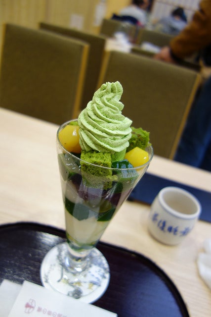 「茶寮 都路里」の特選都路里パフェ／photo by Richard, enjoy my life!