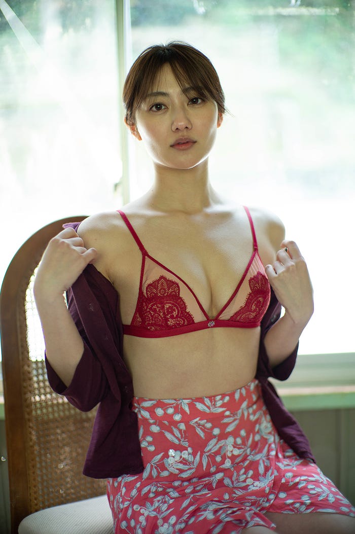 奥山かずさ2nd写真集「AIKAGI」(画像提供:所属事務所)
