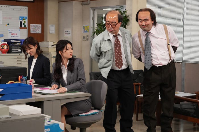 「昭さんと和さん」(左から)岡崎紗絵、吉田あかり、松尾駿、岡部大(C)フジテレビ