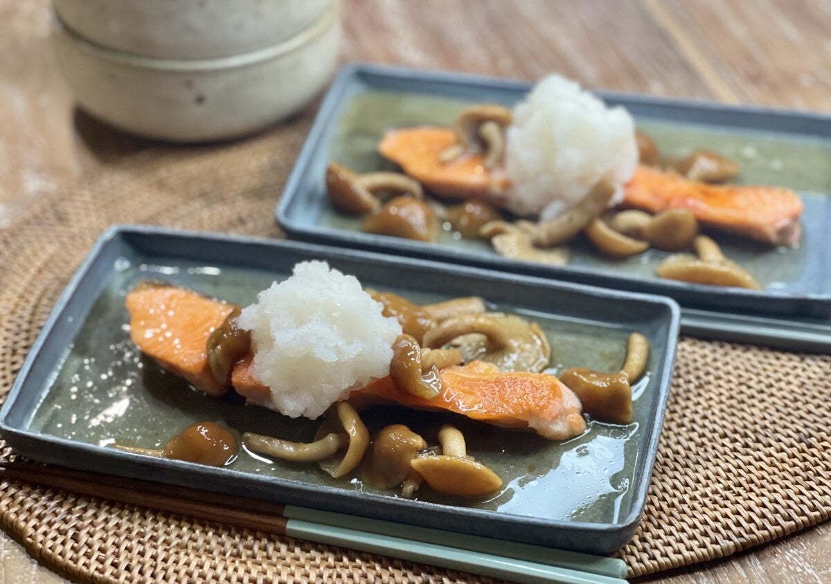 きのこの旨みたっぷり！さっぱり美味しい！鮭のムニエルおろしあんかけソース