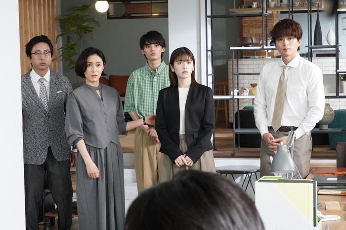 おいでやす小田、山口紗弥加、藤原大祐、小芝風花、白洲迅「転職の魔王様」第10話より(C)カンテレ