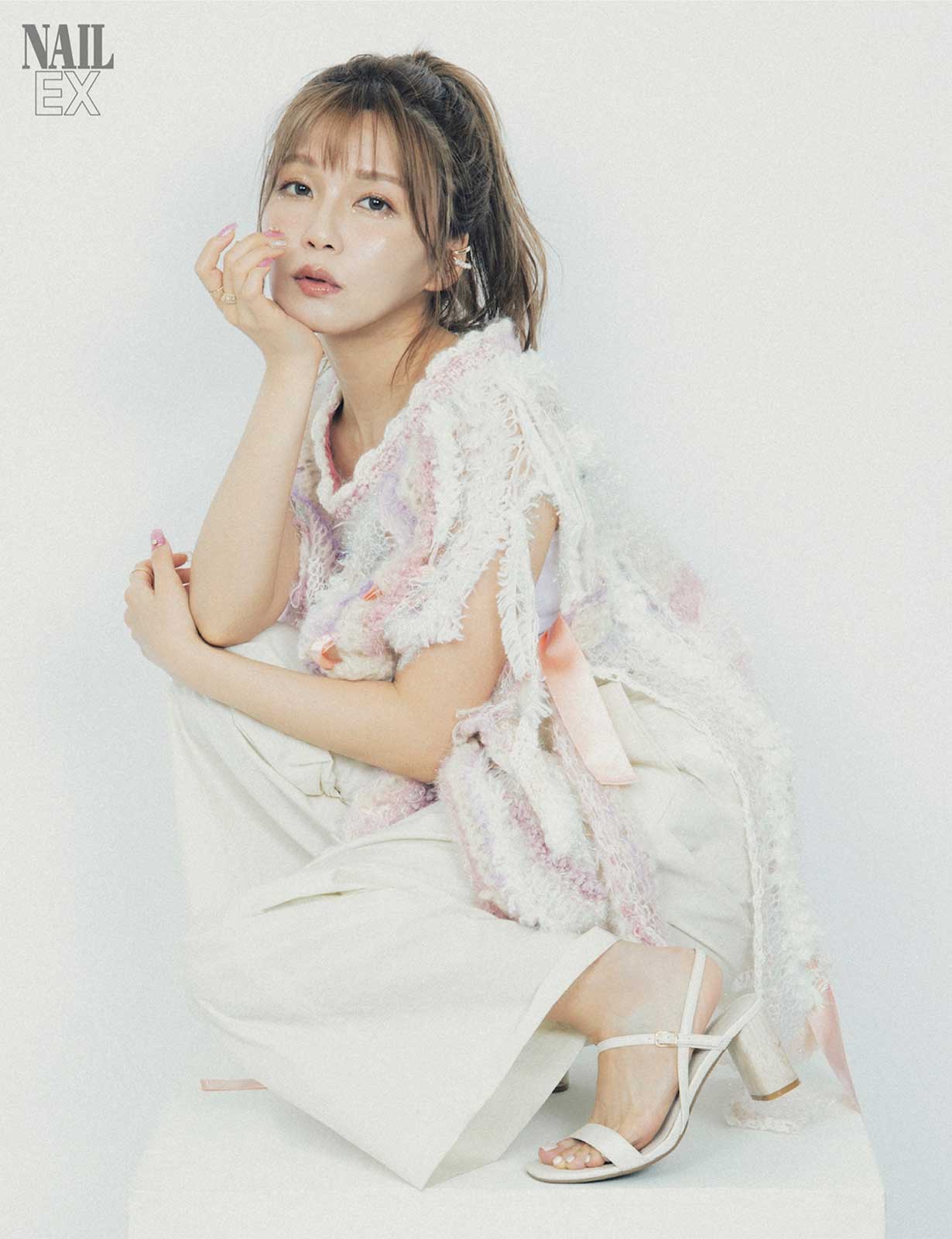 AAA宇野実彩子、いま夢中な“韓国っぽ”ネイルとは 「NAILEX」表紙に初登場