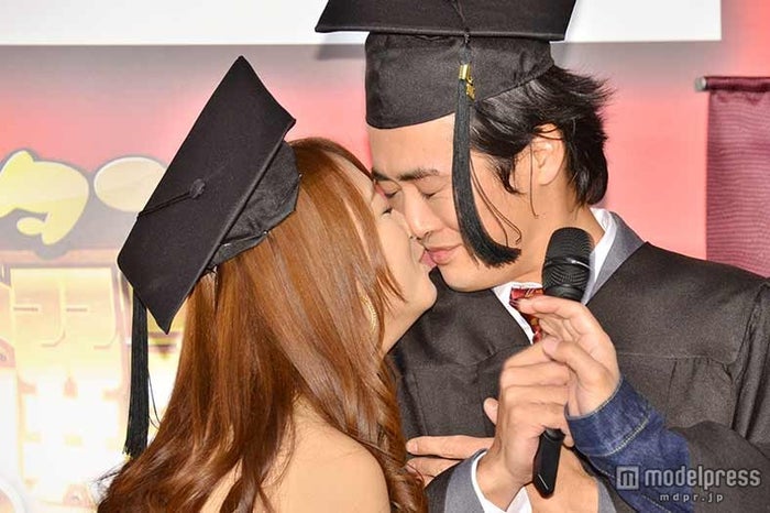 劇団ひとり セクシー女優の暴露にタジタジ キス以上のことはたくさん モデルプレス 劇団ひとり セクシー女優の暴露にタジタジ キス以上のことはたくさん モデルプレス