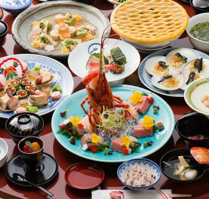 雲仙コース3日目の夕食は、史跡料亭「花月」の卓袱料理（写真提供＝JR九州）