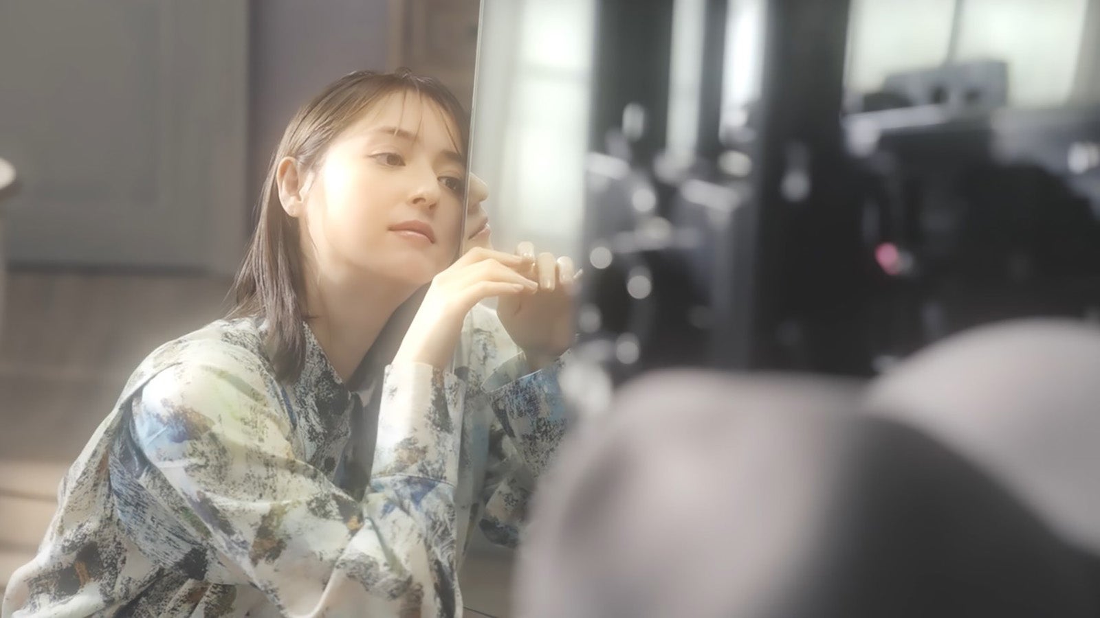 佐々木希／新CMメイキングより（C）2022 GMO CLICK Securities, Inc. All Rights Reserved.