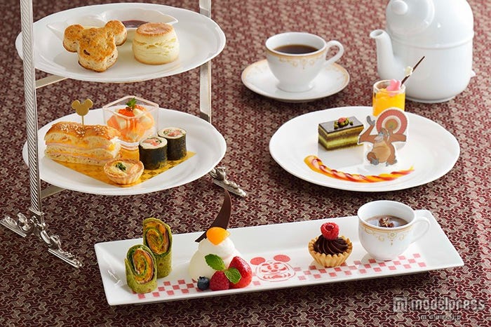 「ドリーマーズラウンジ」“イヤーエンド&ニューイヤー”アフタヌーンティーセット(C)Disney