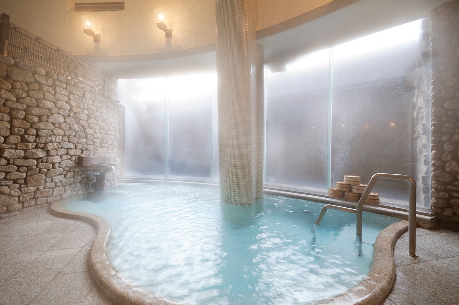 ぼたん風呂（女性用）・内風呂／画像提供：水明館