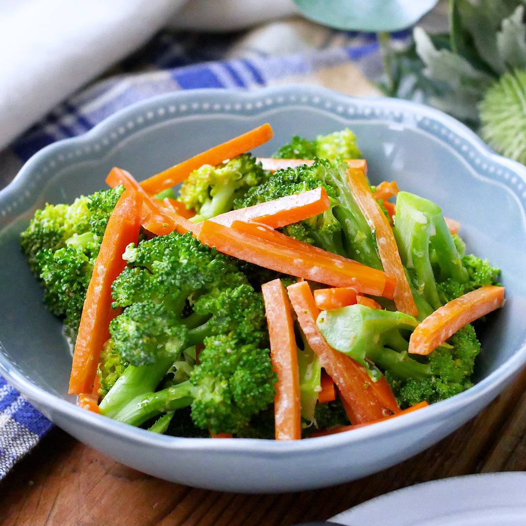 レンジで簡単!ブロッコリーとにんじんのごまマヨサラダ