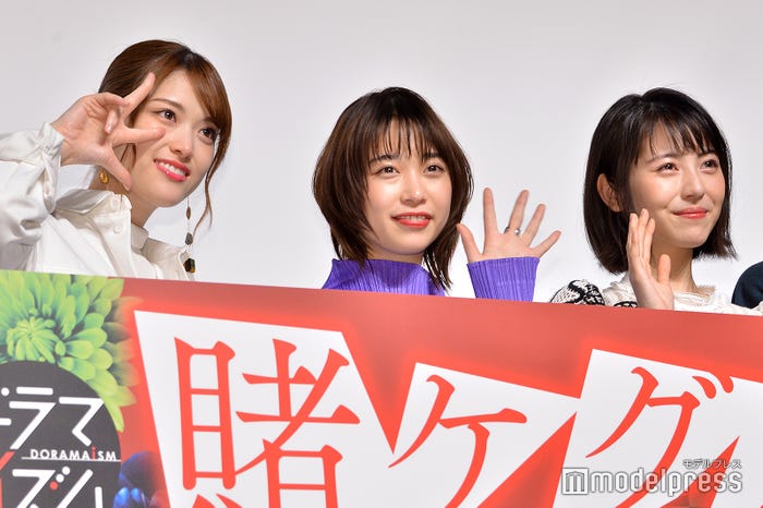 (左から)松村沙友理、森川葵、浜辺美波(C)モデルプレス