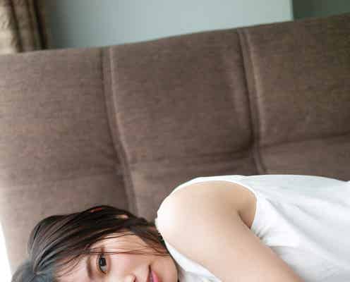 日向坂46河田陽菜、ノースリーブワンピ姿でアンニュイな表情 1st写真集「思い出の順番」先行カット
