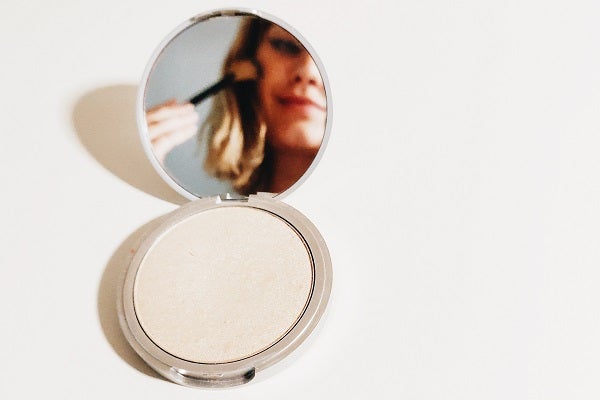 異性からモテる おでこにあるほくろの意味とは モデルプレス