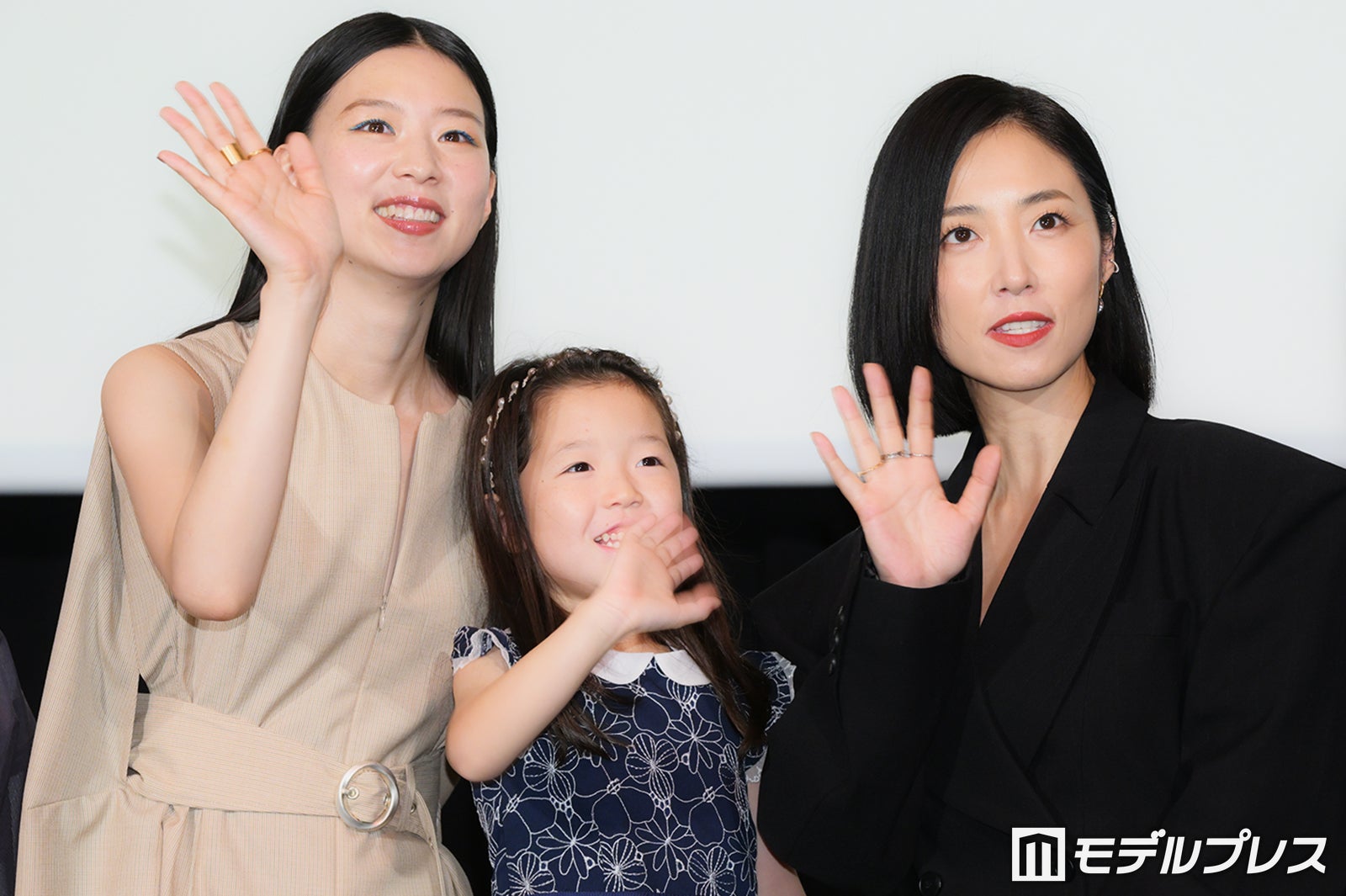 ⽚⼭友希、渡辺友那、MEGUMI（C）モデルプレス