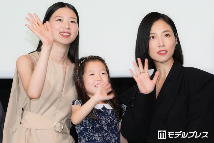 ⽚⼭友希、渡辺友那、MEGUMI(C)モデルプレス