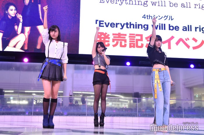 シュークリームロケッツ(左から:小澤愛実、長月翠、松本ももな)(C)モデルプレス