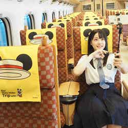 「JR 九州 Waku Waku Trip 新幹線」に乗車する瀧野由美子（C）Disney