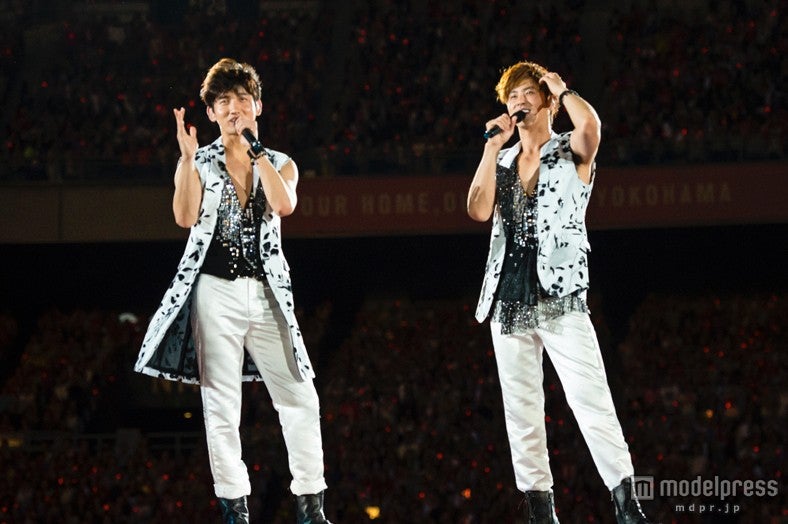 東方神起（左から）チャンミン、ユンホ