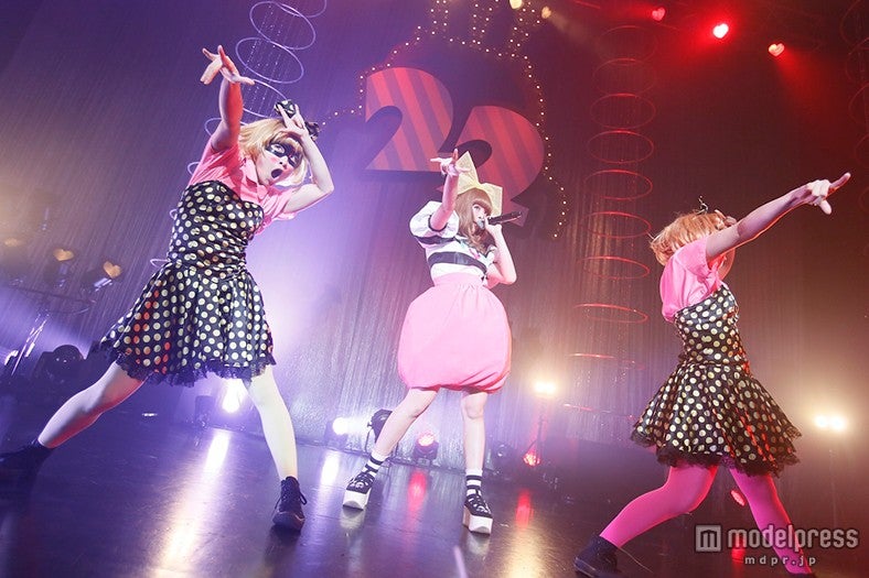 「もんだいガール」を初披露したきゃりーぱみゅぱみゅ