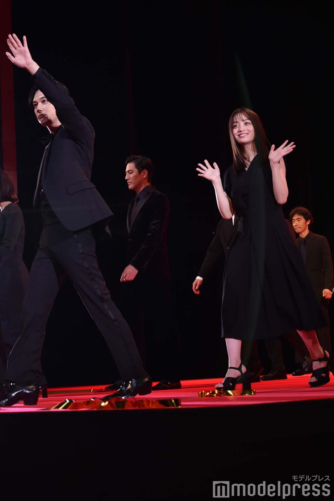 退場時まで笑顔の吉沢亮、橋本環奈ら（C）モデルプレス