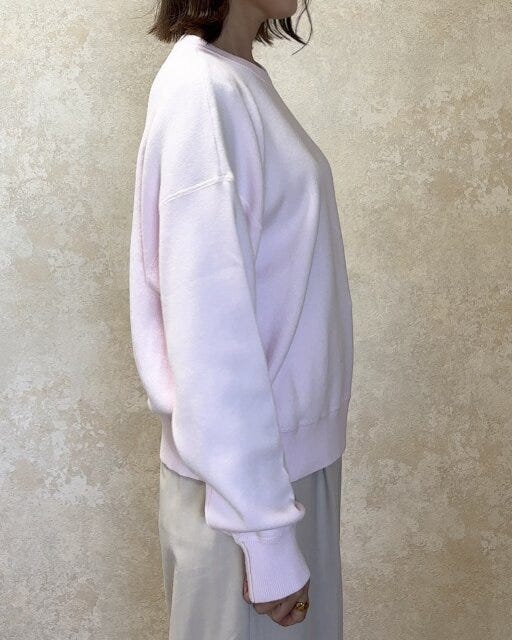 ユニクロスムースコットンクルーネックセーターMサイズの丈感　横アングル