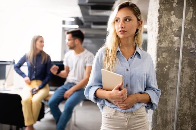 あなたは大丈夫？「精神的に自立してない女子」がしがちな行動3選