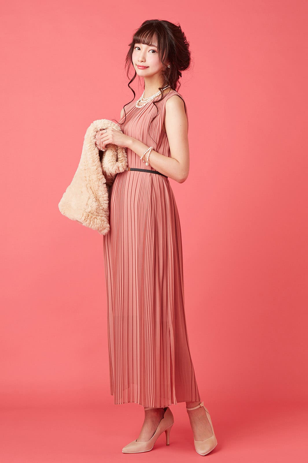 ベルト付きプリーツロングドレス ¥18,000(税別)