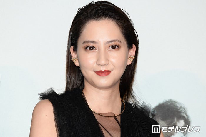 河北麻友子、SEXYドレスで美脚＆美背中大胆露出 「美しすぎる」「憧れ」と反響続々