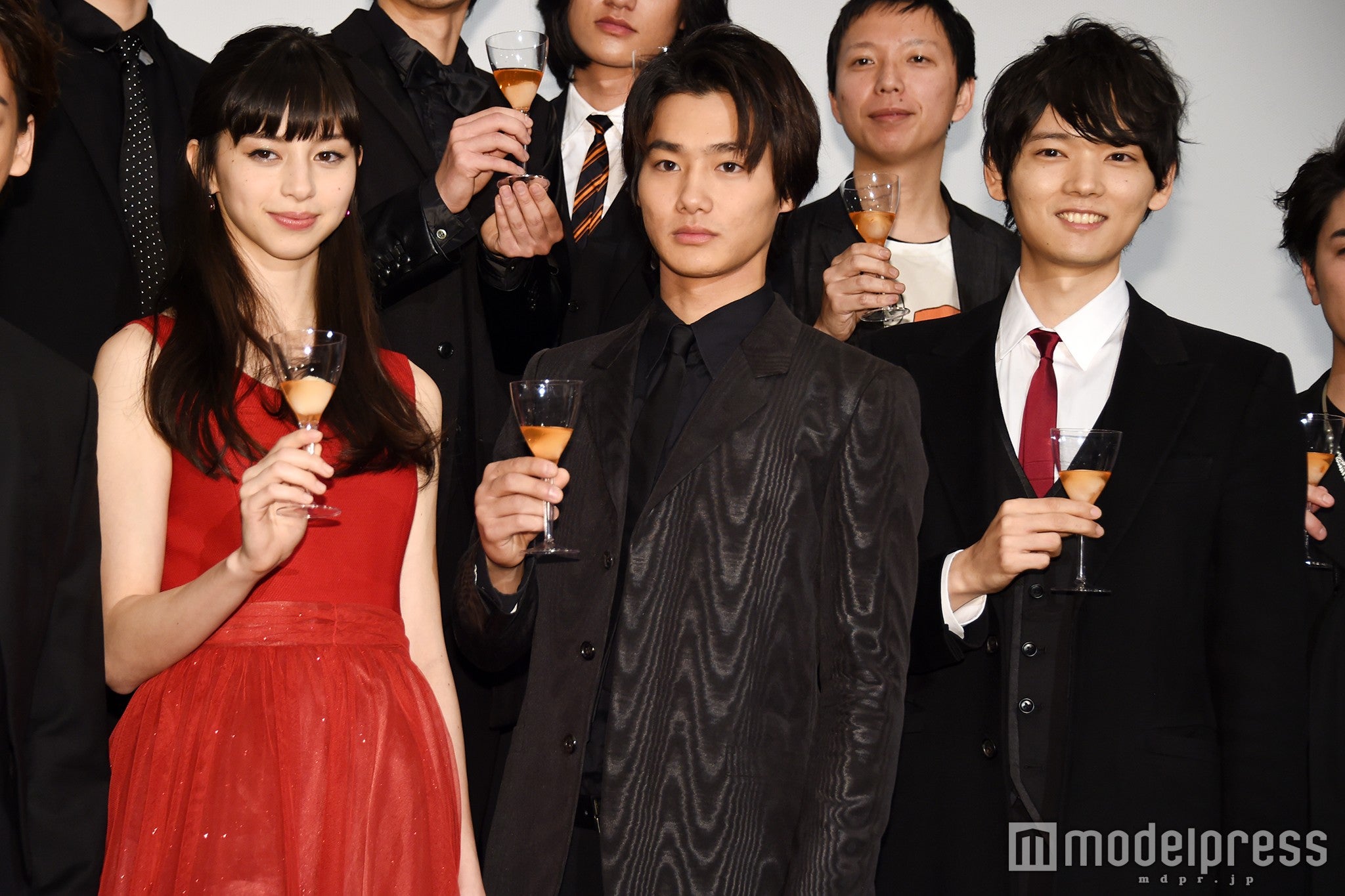 （左から）中条あやみ、野村周平、古川雄輝（C）モデルプレス