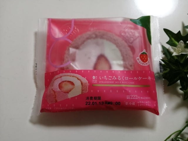 《ローソン》いちごみるくケーキ正面