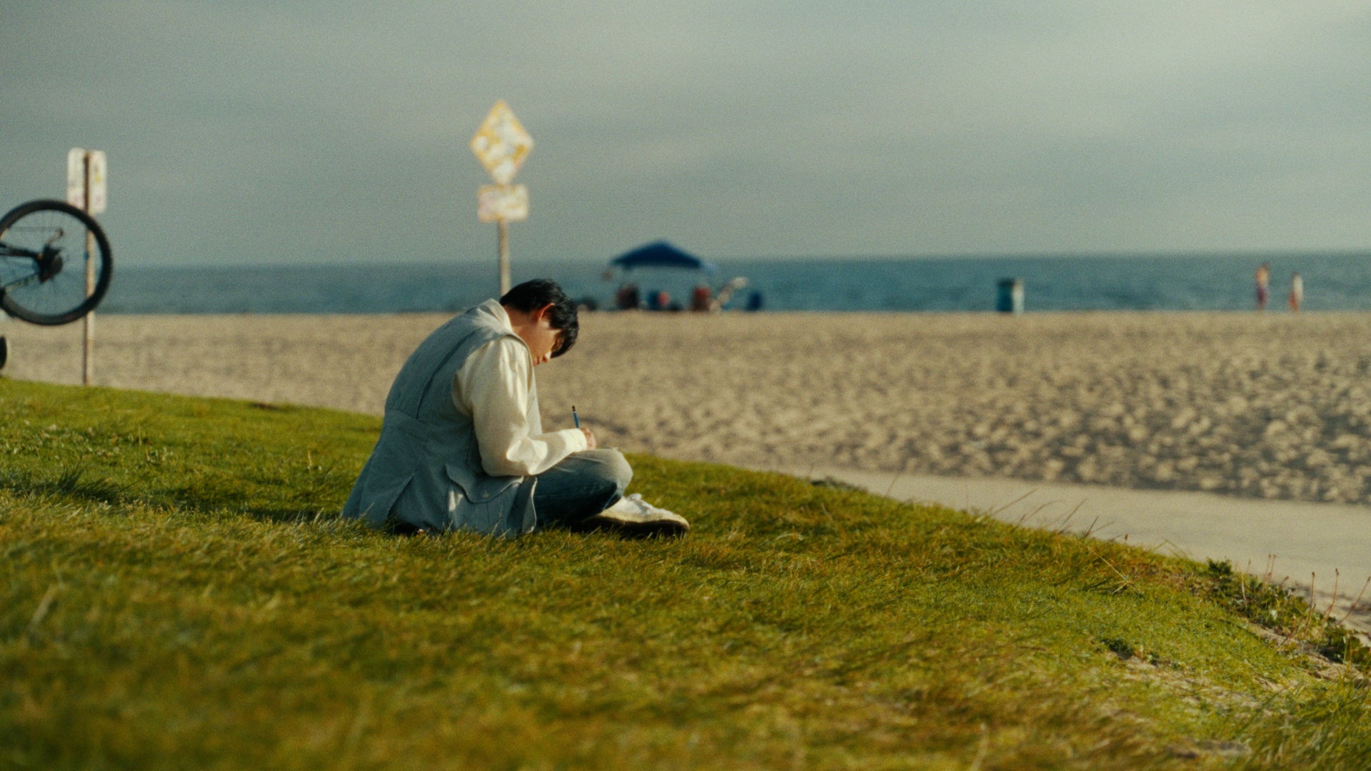 新WEBムービー「サン生と楽曲作ったよ」篇より（提供写真）