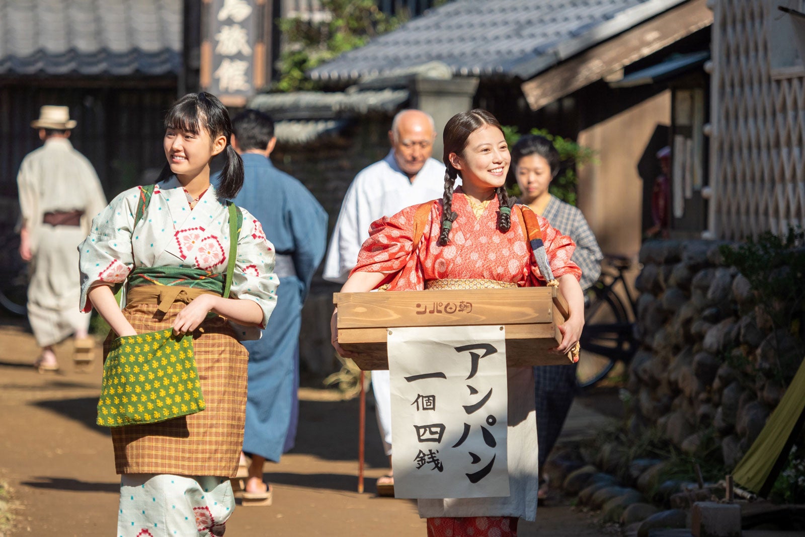 原菜乃華、今田美桜「あんぱん」第4週より（C）NHK