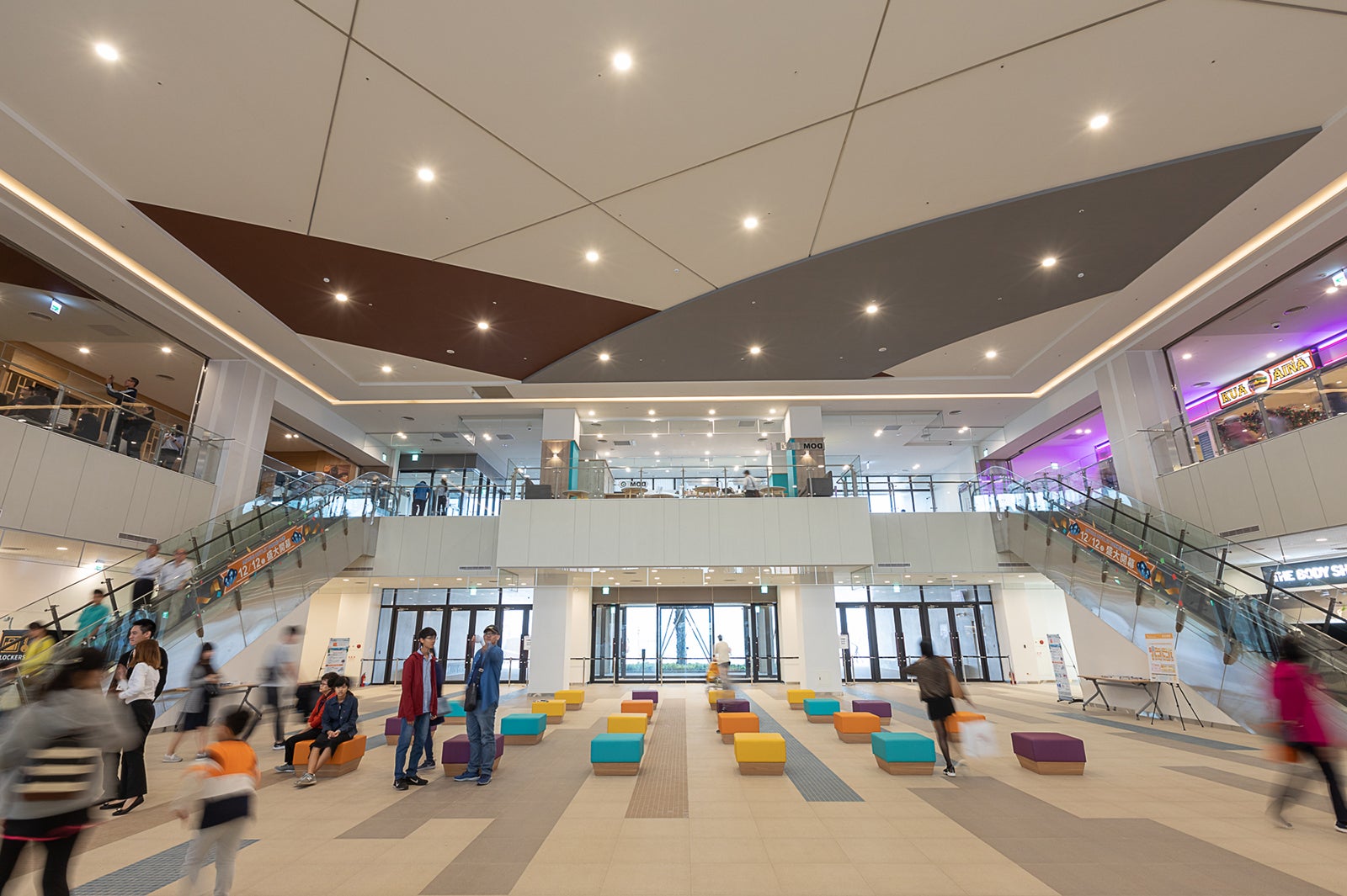 屋内広場／画像提供：三井不動産