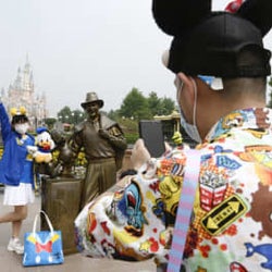上海ディズニーランドきょう再開 世界で唯一、復興アピール