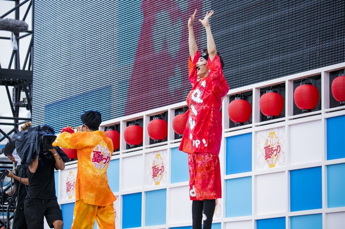 (中央)ユーキ(写真提供:SDR)