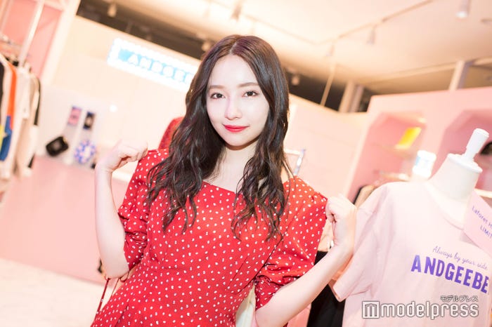 村瀬紗英/「ANDGEEBEE」ラフォーレ原宿店にて(C)モデルプレス