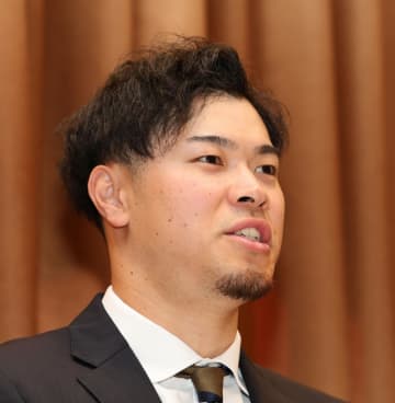 阪神・佐藤輝が契約更改し会見「まずは連覇だけを見て。そのために自分が何ができるか」 自費キャンプ回避、単年総額5億円でサイン【一問一答】