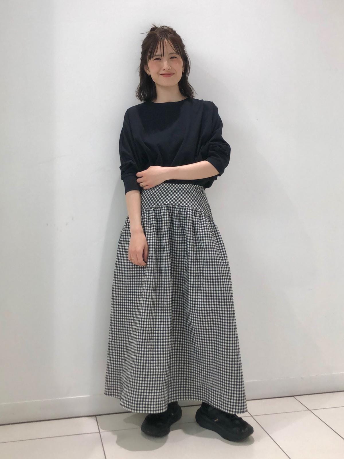 細かいギンガム柄なら子どもっぽくならずに着られます 出典:StyleHint