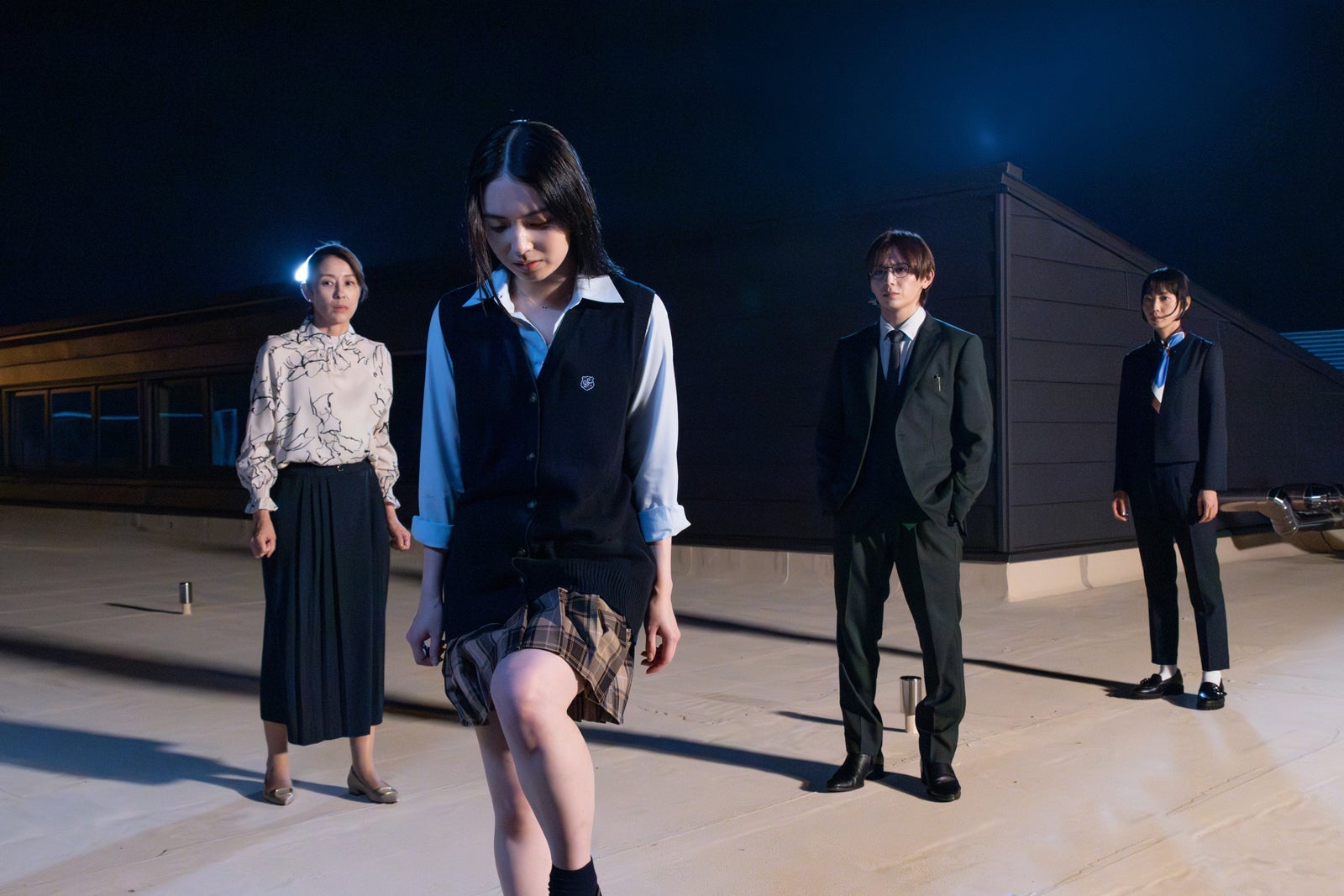 （左から）水野美紀、大原梓、山田涼介、木南晴夏「ビリオン×スクール」第9話より（C）フジテレビ