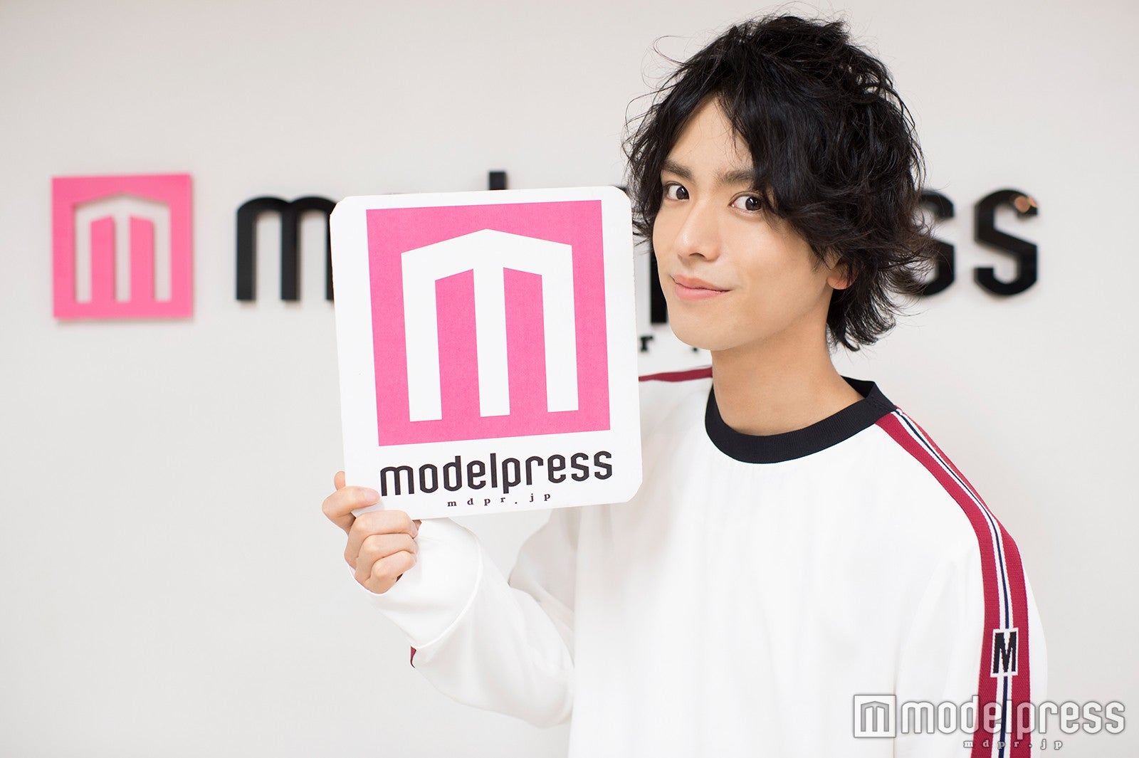 黒羽麻璃央 （C）モデルプレス