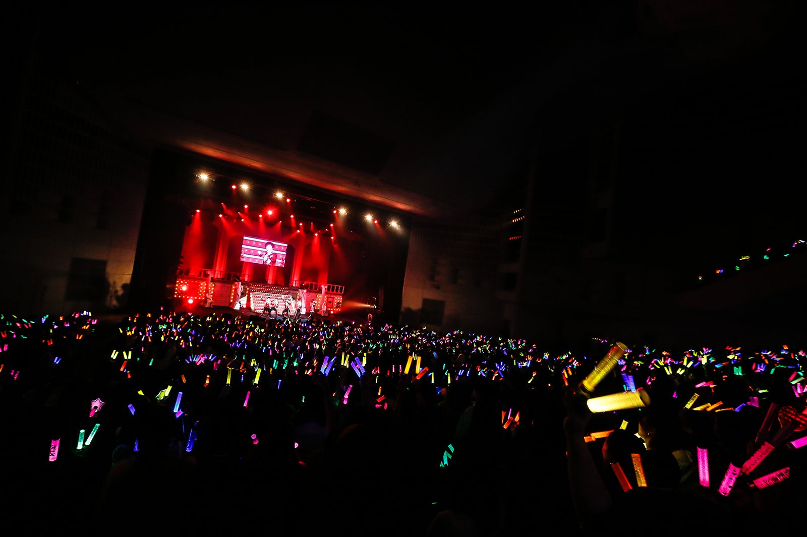 「M!LK SPRING TOUR 2018 ＃バトレボ～牛丸学園ブルジョワ部～」より （Photo by 笹森 健一）