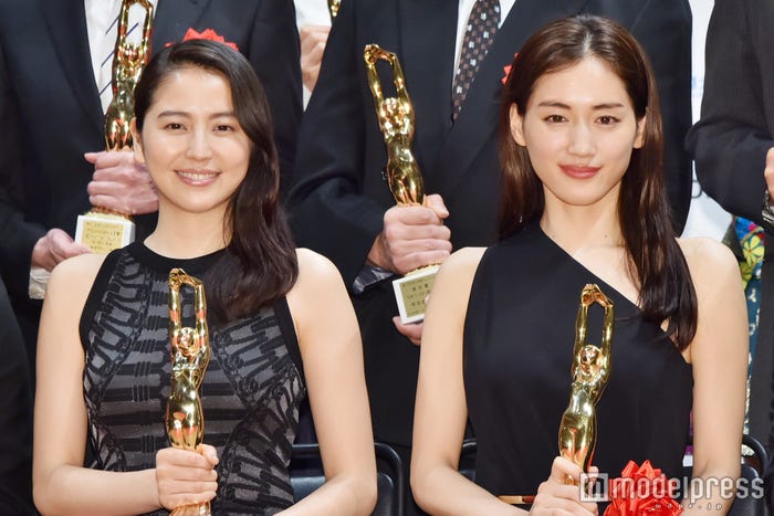 (左から)長澤まさみ、綾瀬はるか(C)モデルプレス