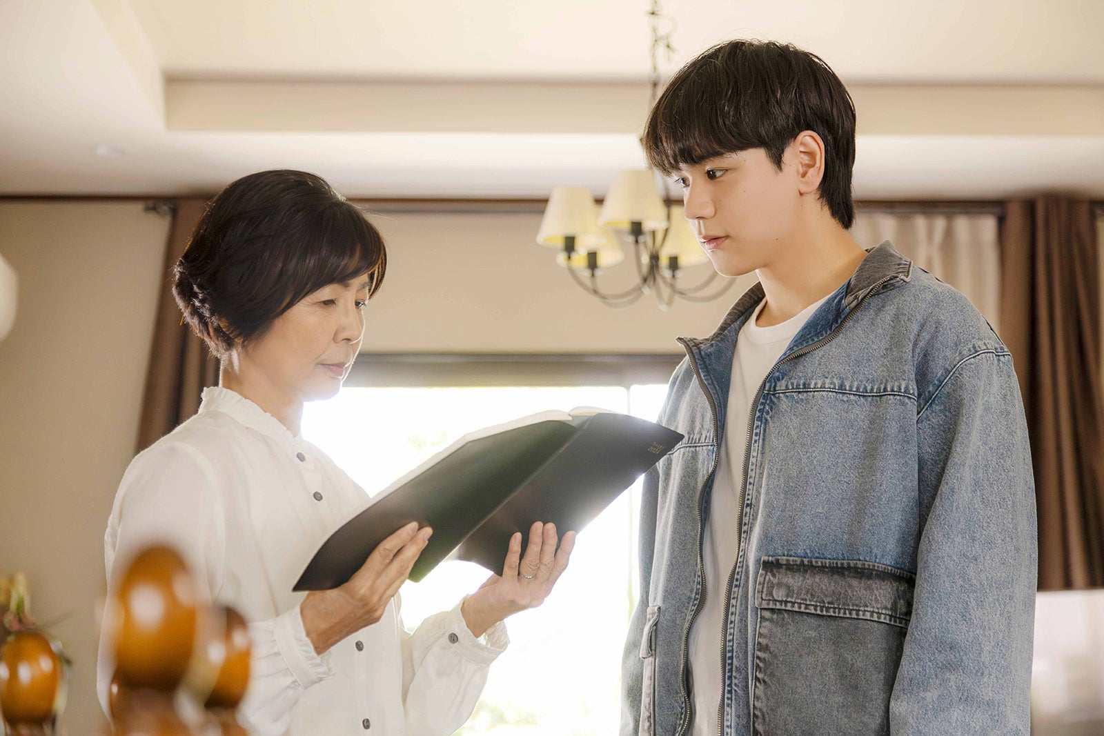 市毛良枝、豆原一成（C）2025「富士山と、コーヒーと、しあわせの数式」