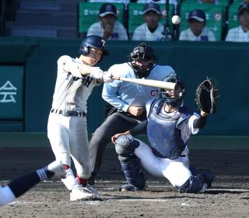 大阪桐蔭が辛勝 延長十回、甲子園初のタイブレークで三重を下し2年ぶりの春ベスト8 甲子園通算80勝目、西谷監督72勝目