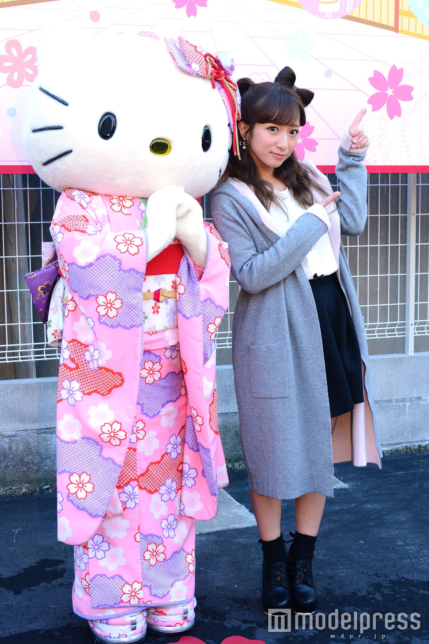ハローキティ、辻希美（C）モデルプレス