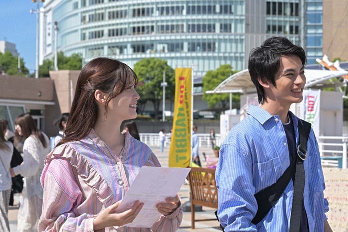 生見愛瑠、神尾楓珠「くるり~誰が私と恋をした?~」第8話より(C)TBS